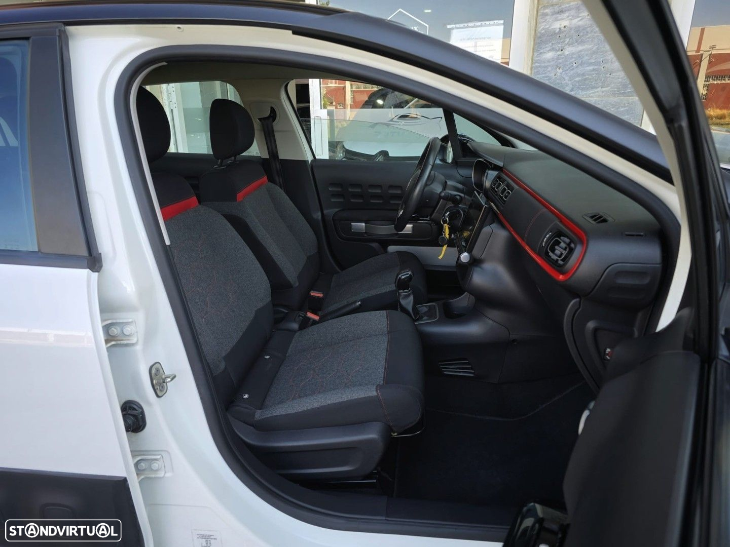 Citroën C3 1.2 PureTech Shine - 26