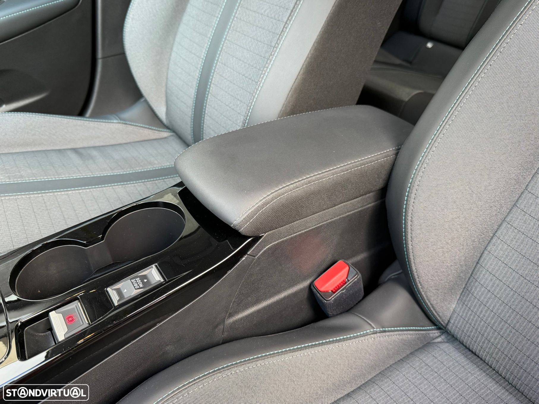 Peugeot 208 PureTech 100 EAT8 Allure - 18