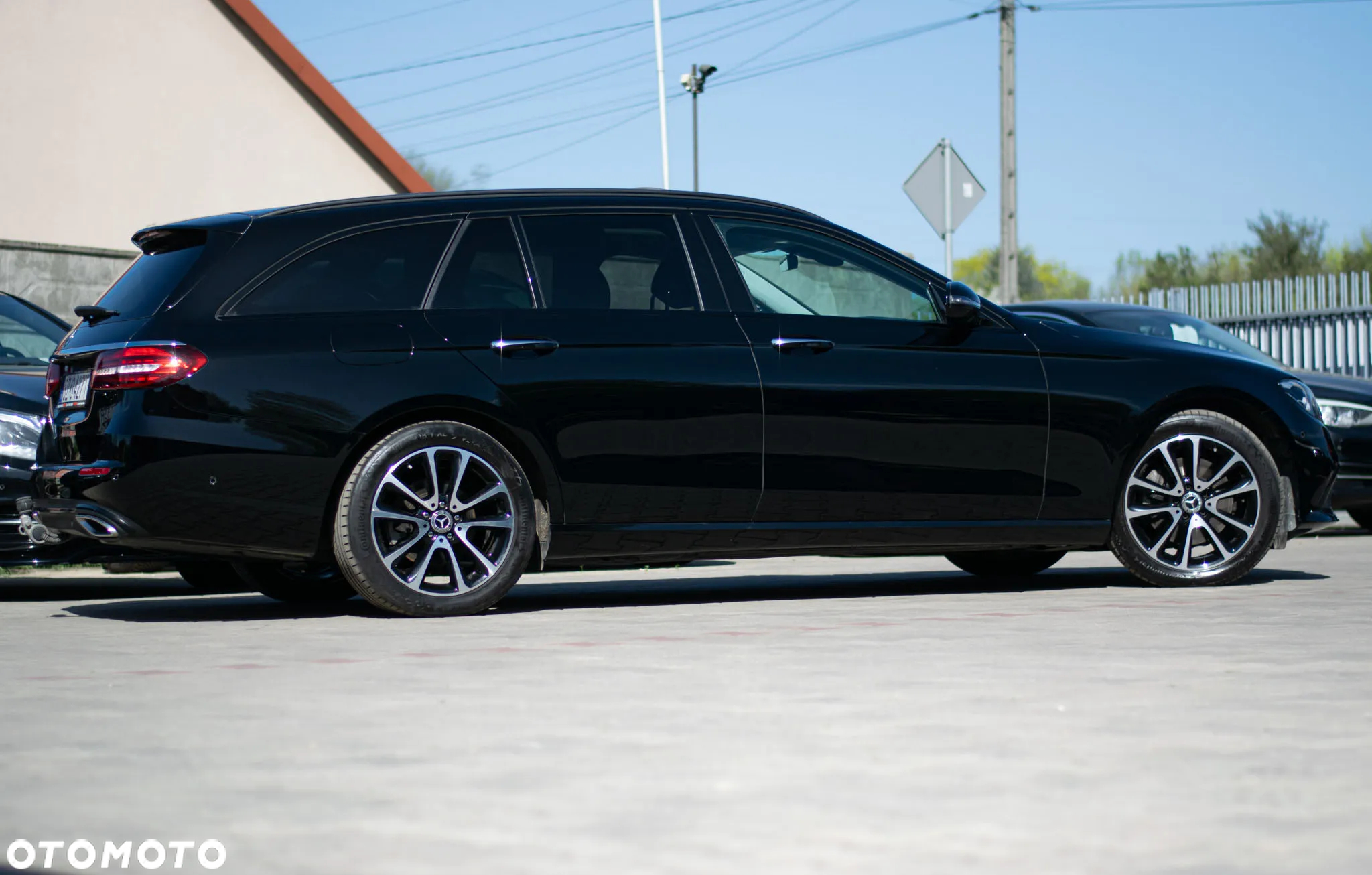 Mercedes-Benz Klasa E 220 d 4Matic T 9G-TRONIC Avantgarde - 37