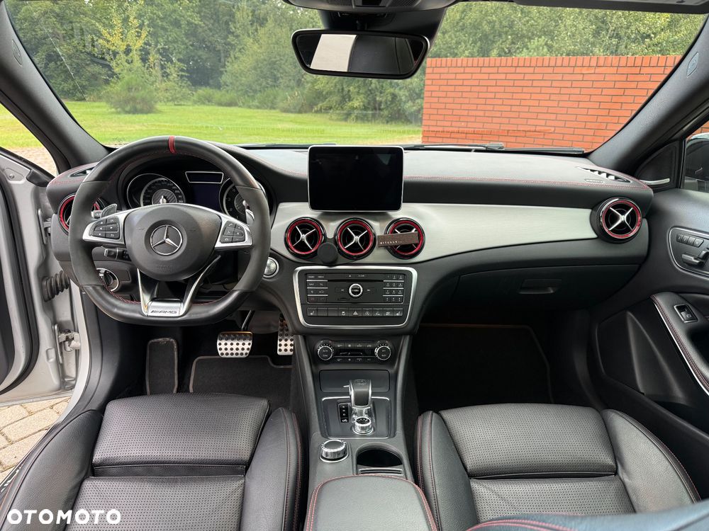 Mercedes-Benz GLA - 12