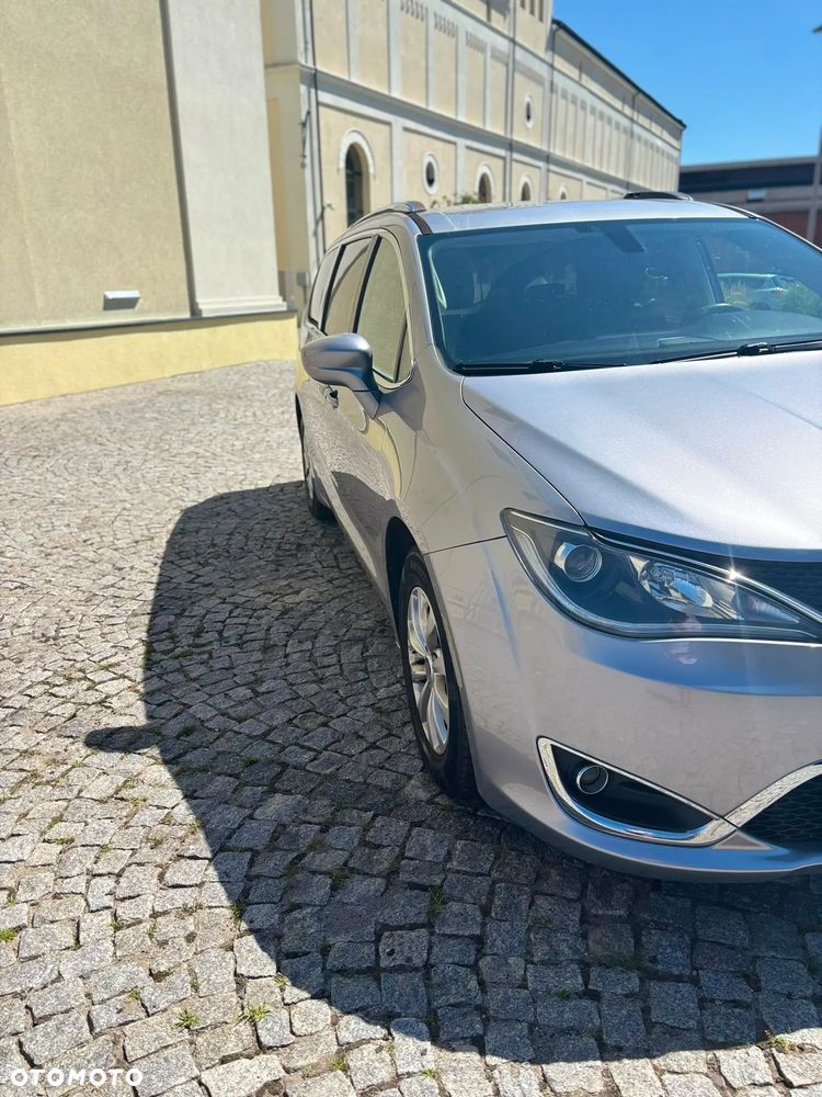 Chrysler Pacifica - 15