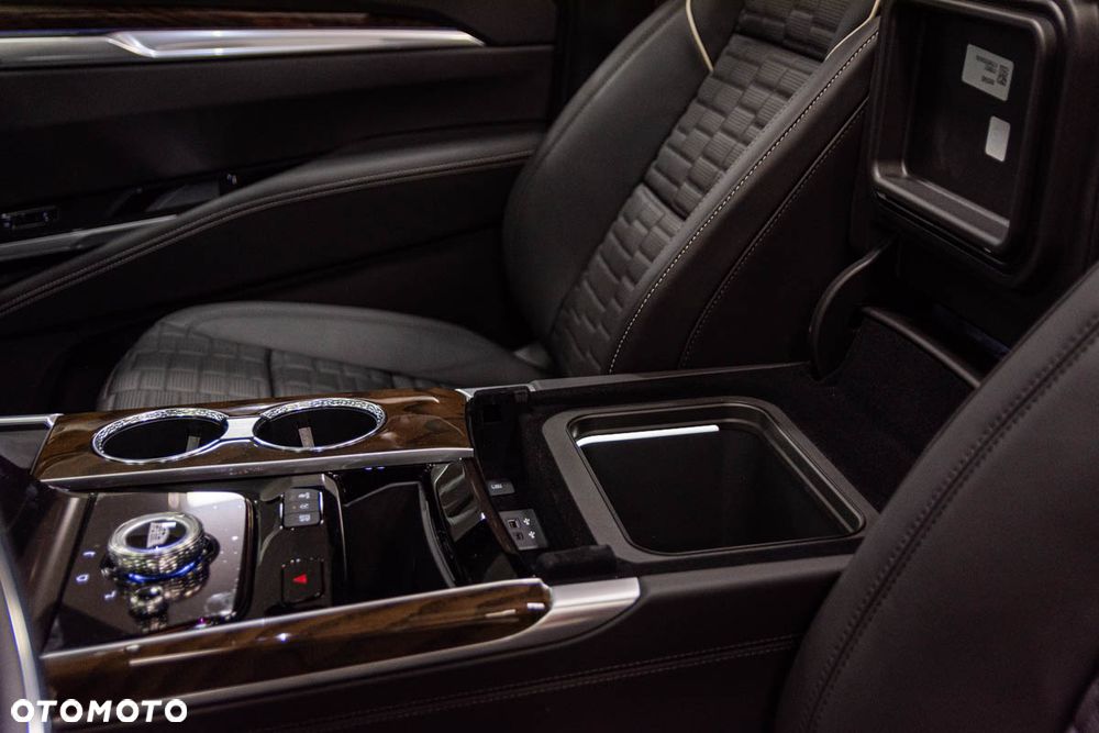Cadillac Escalade - 34