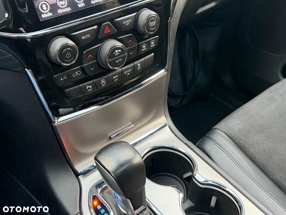 Jeep Grand Cherokee - 21