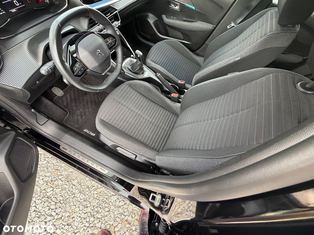 Peugeot 208 - 16