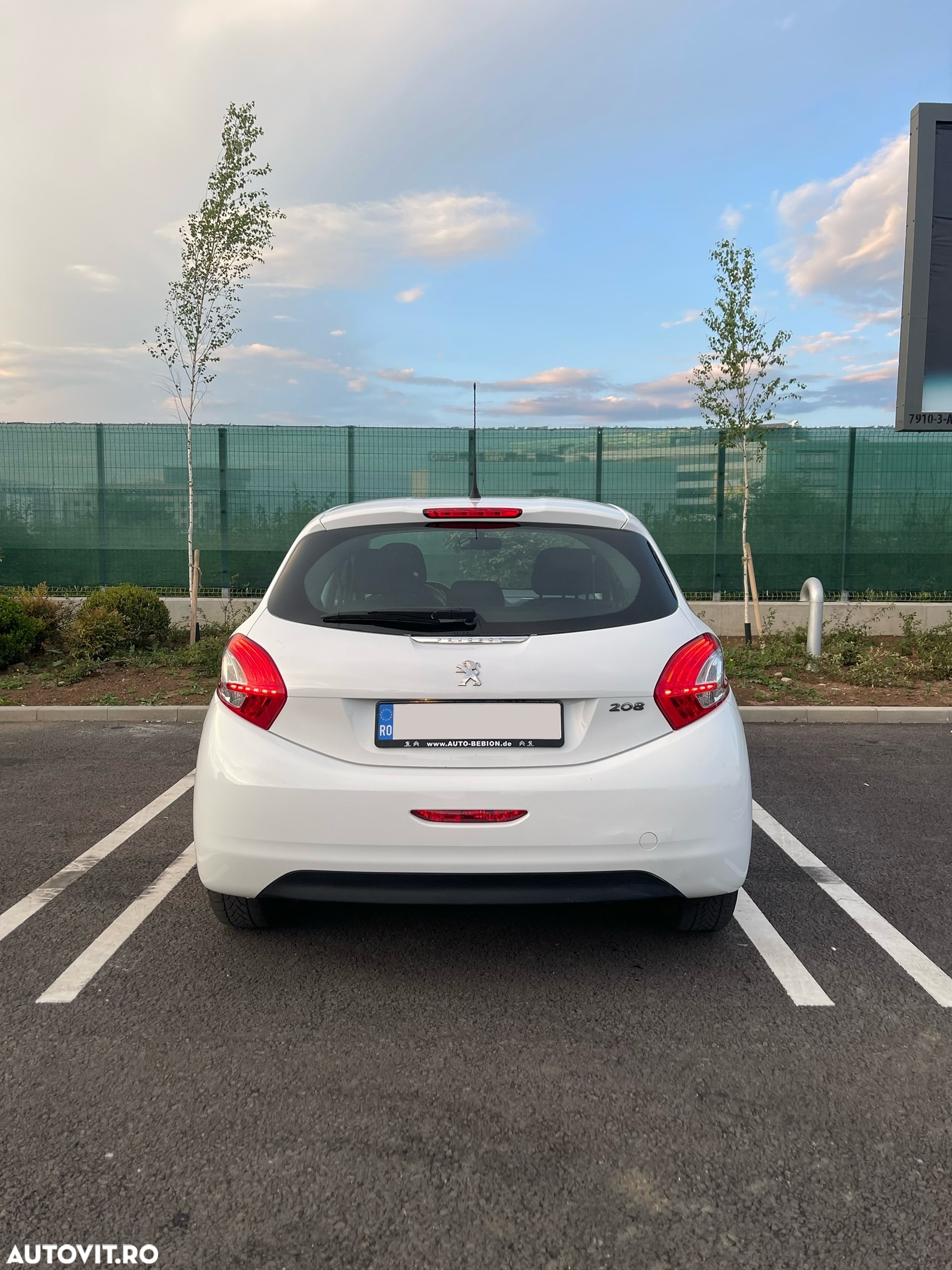 Peugeot 208 - 10