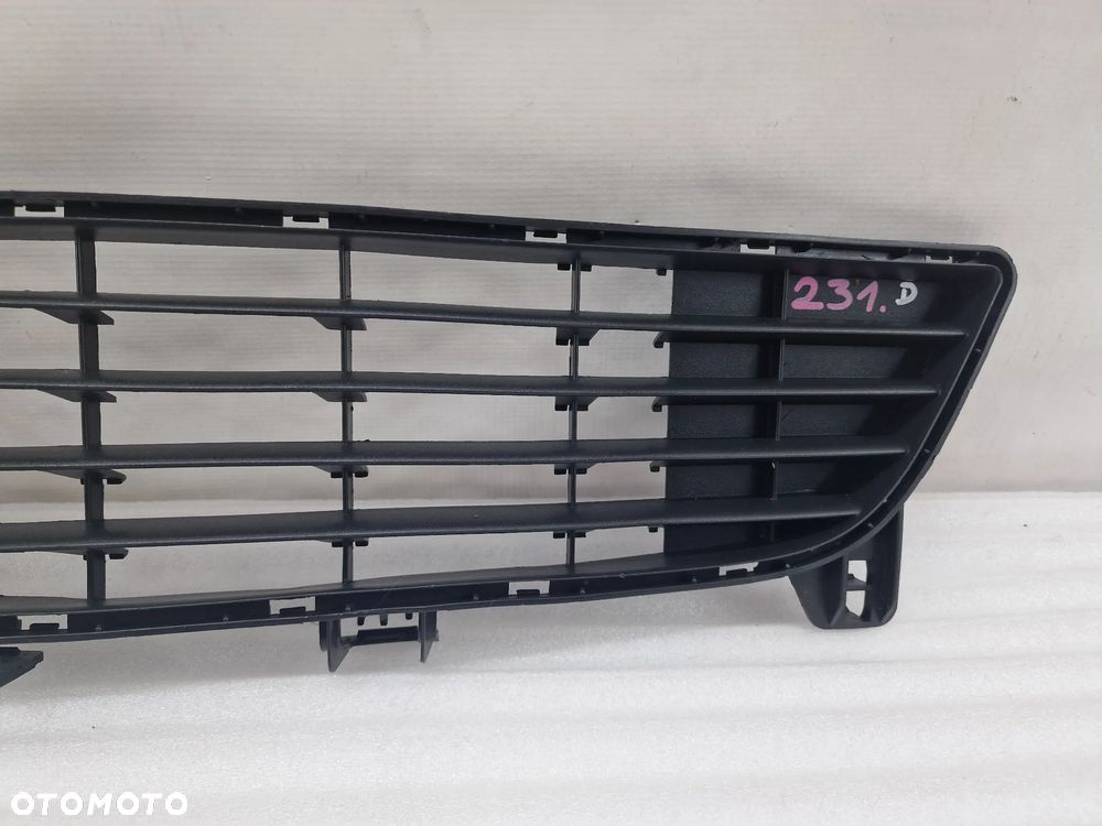 OPEL MERIVA A LIFT 06-10 KRATKA ŚRODKOWA ZDERZAKA PRZEDNIEGO , NR 13193495 , NR AUKCJI K231D ( K231 D ) - 2