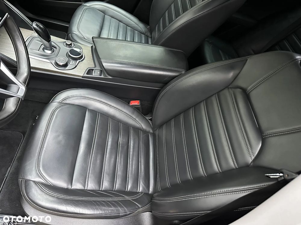 Alfa Romeo Stelvio 2.0 Turbo 16V AT8-Q4 B-Tech - 22