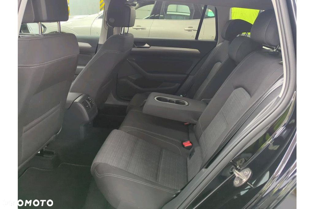 Volkswagen Passat - 9