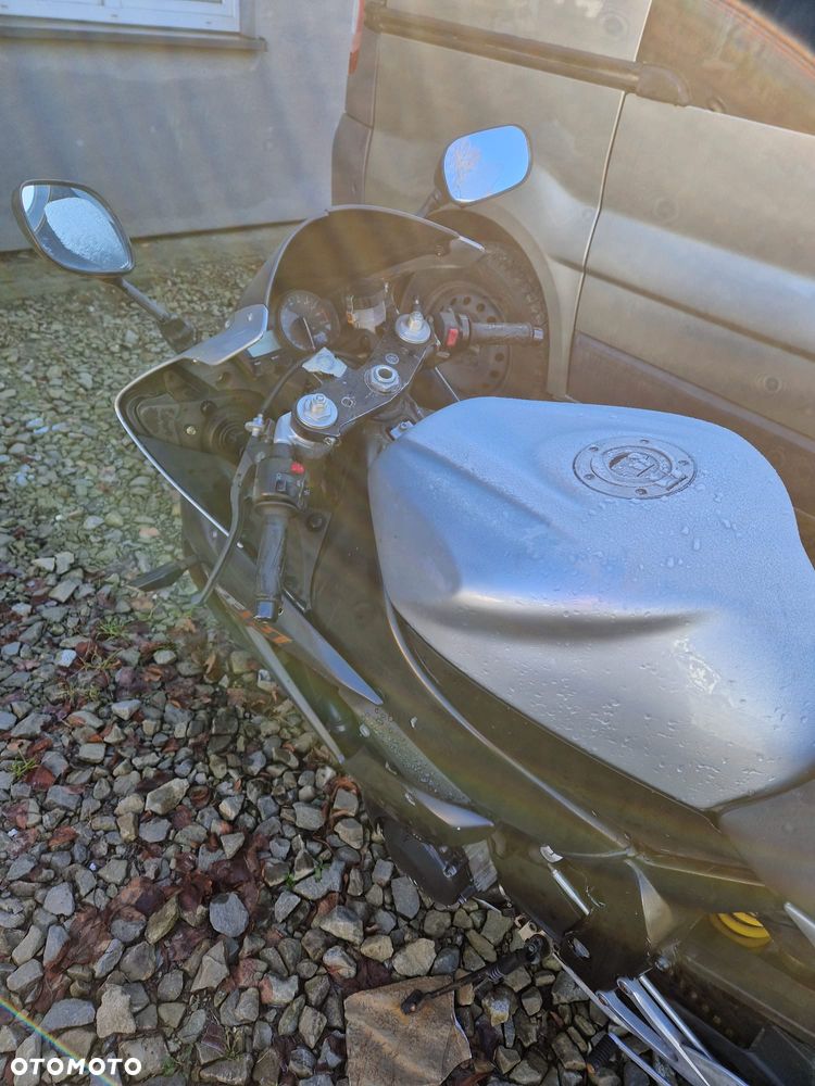 Yamaha R1 - 3