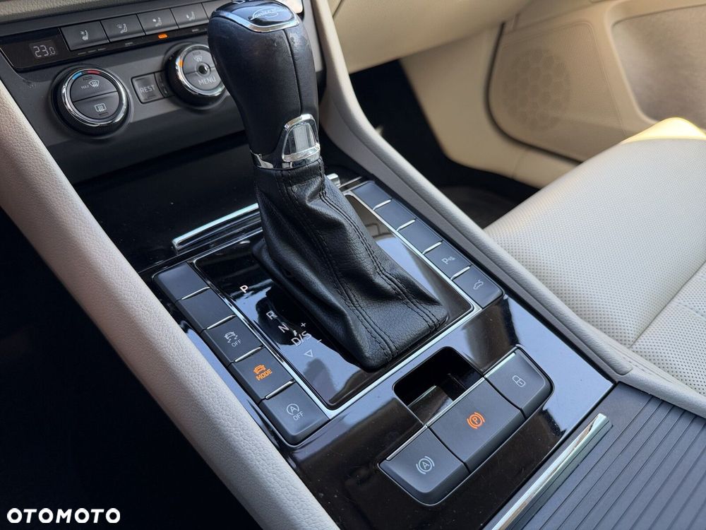 Skoda Superb 2.0 TDI 4x4 L&K DSG - 22