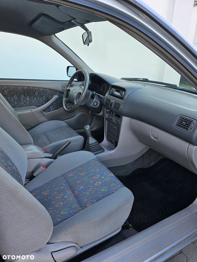 Toyota Corolla - 17