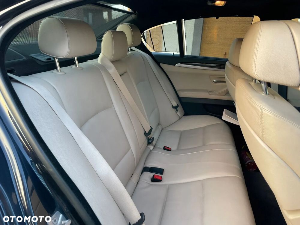 BMW Seria 5 528i xDrive - 12