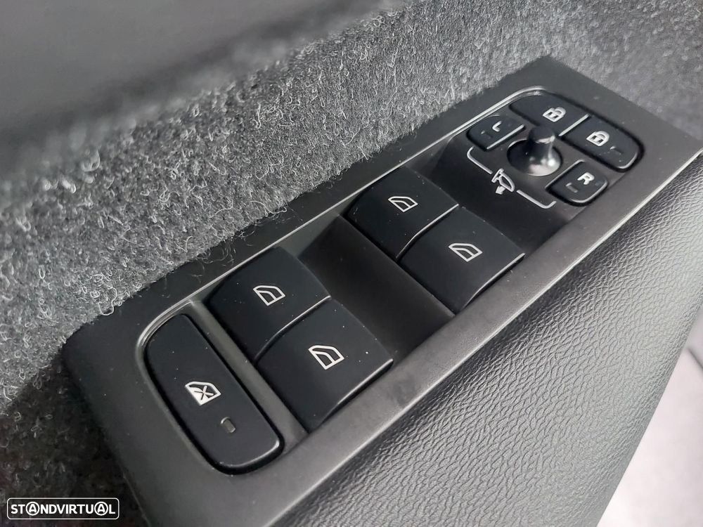 Volvo XC 40 1.5 T2 Momentum Plus - 25