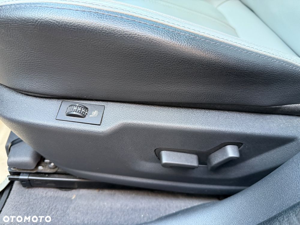 Peugeot 3008 Hybrid4 - 31