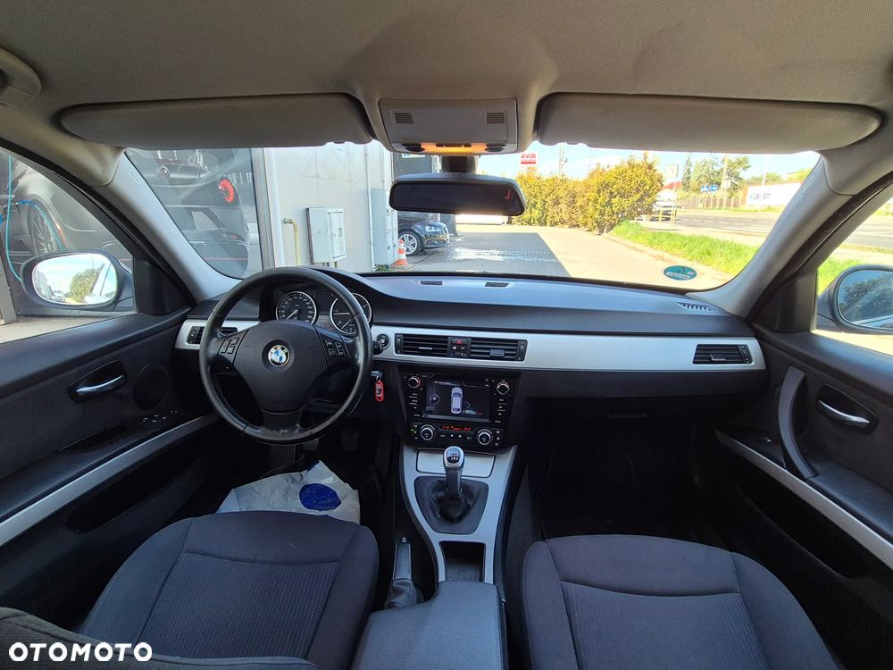 BMW Seria 3 320d - 29