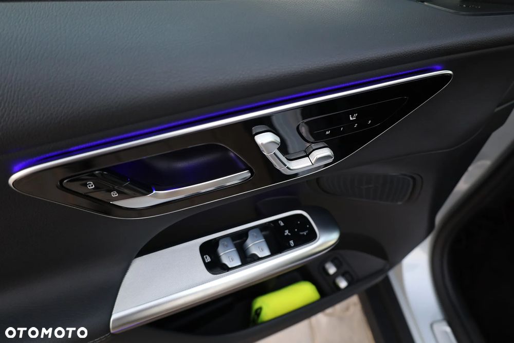 Mercedes-Benz GLC 300 e 4-Matic Avantgarde - 24