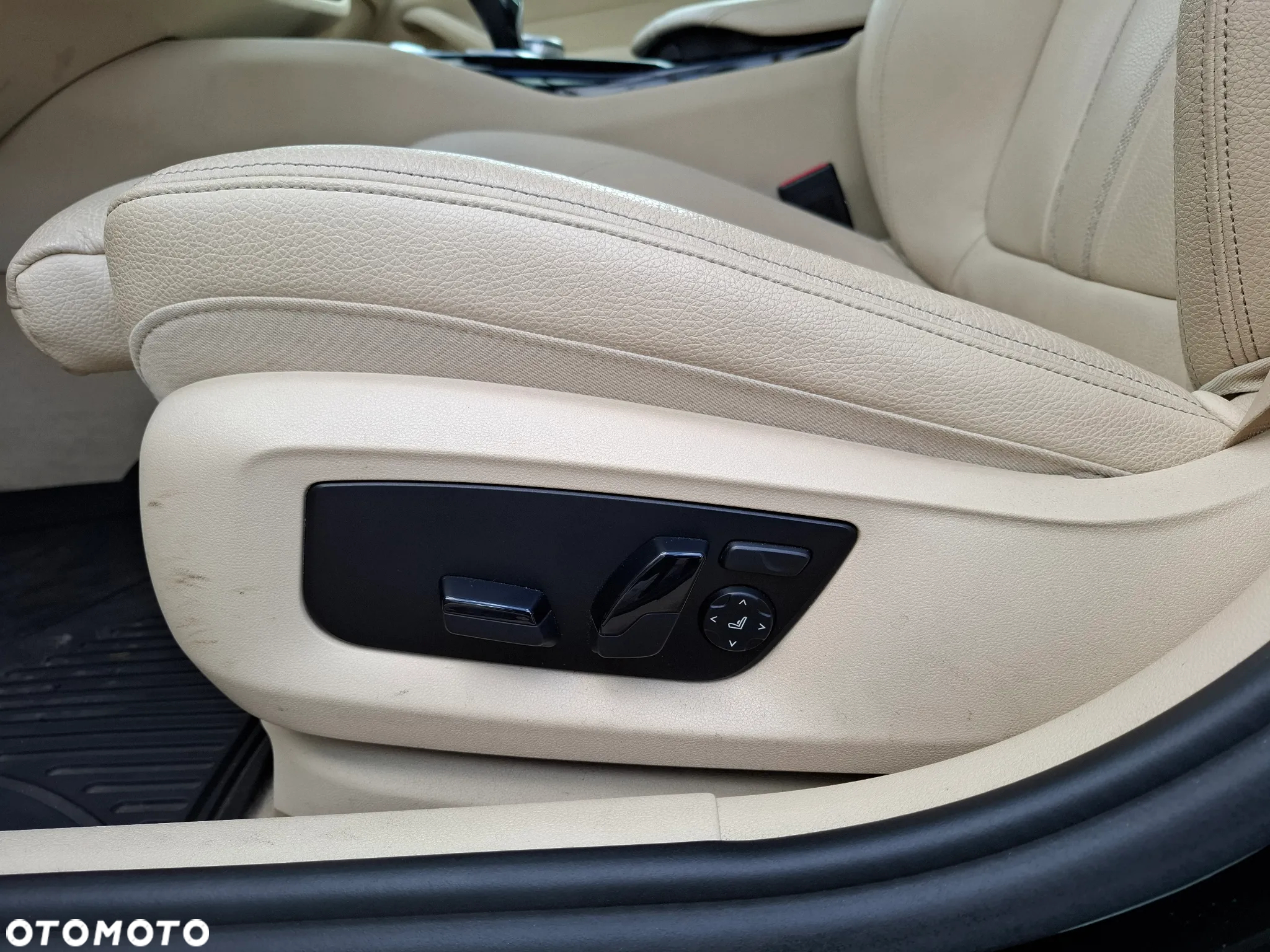 BMW Seria 5 530i xDrive - 14