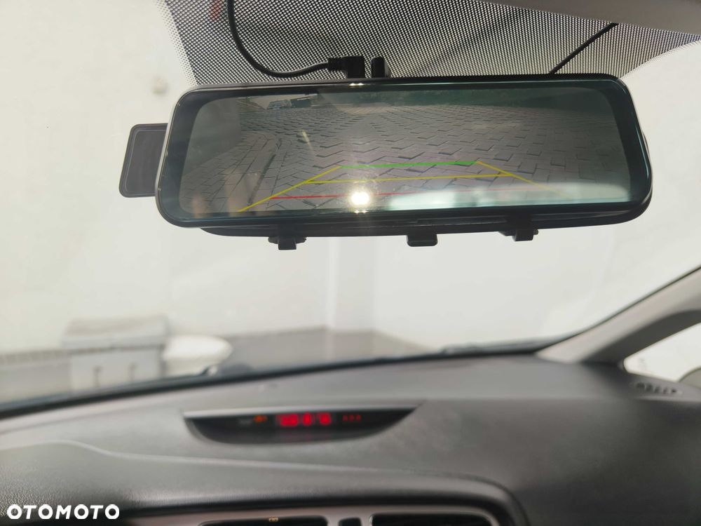 Kia Ceed - 8