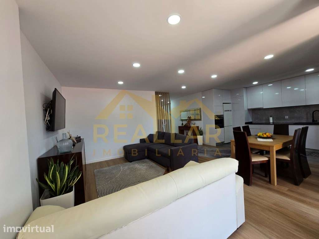 Apartamento T4 convertido em T3 no centro de Matosinhos - Grande imagem: 5/25