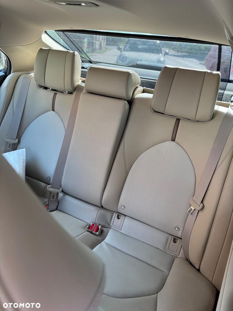 Toyota Camry 2.5 Hybrid Executive CVT - 11