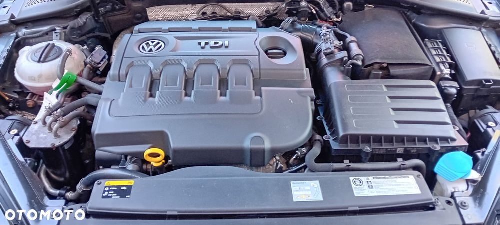 Volkswagen Golf 1.6 TDI BlueMotion Technology DSG Trendline - 4