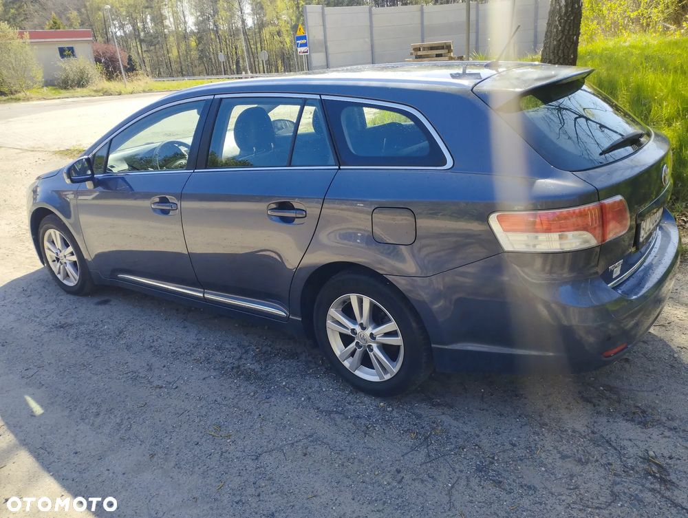 Toyota Avensis 1.8 Luna - 17