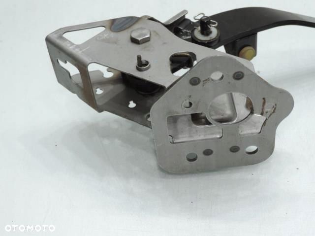 PEDAŁ SPRZĘGŁA KIA CARENS III 2.0 CRDI - 8