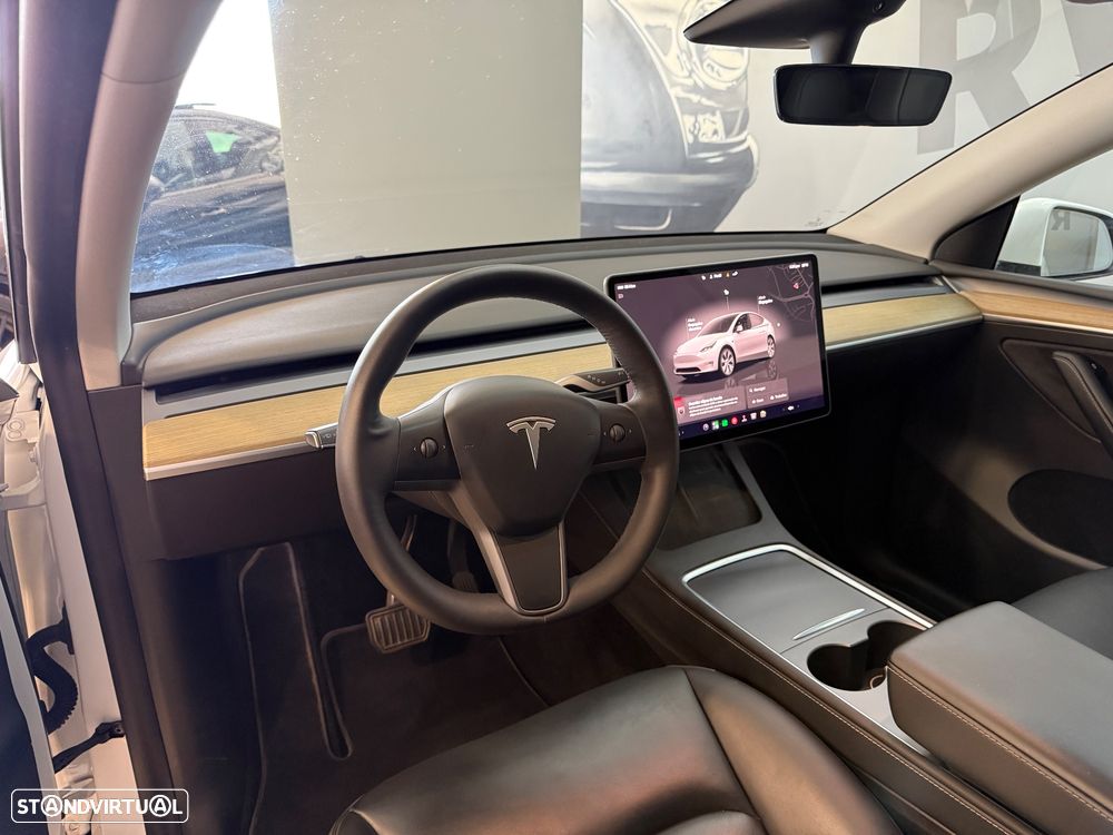 Tesla Model Y Standard RWD - 4