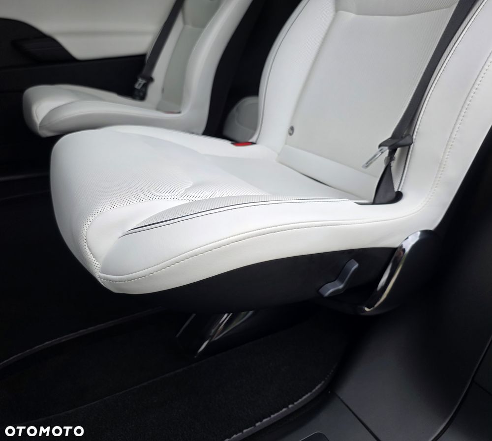 Tesla Model X - 9