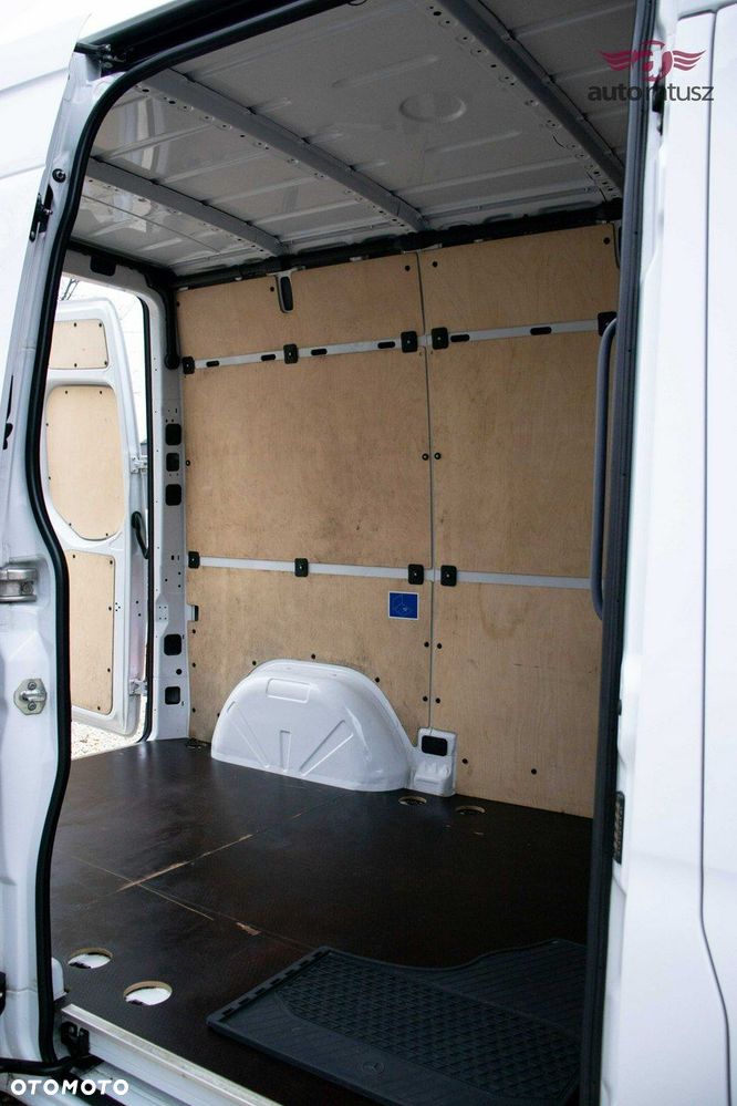 Mercedes-Benz Sprinter - 16
