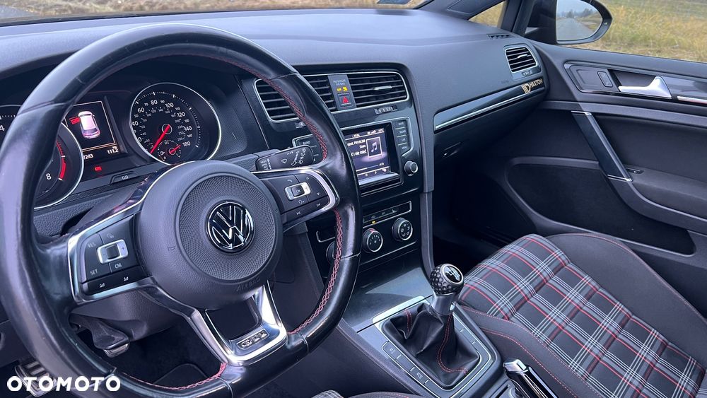 Volkswagen Golf GTI (BlueMotion Technology) - 21