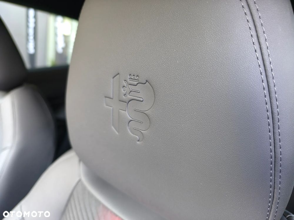 Alfa Romeo Junior 1.2 VGT Ibrida Ti - 33