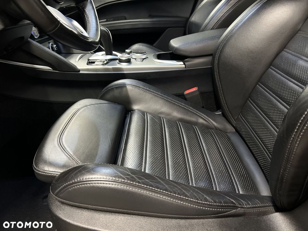 Alfa Romeo Stelvio 2.0 Turbo Veloce Q4 - 10