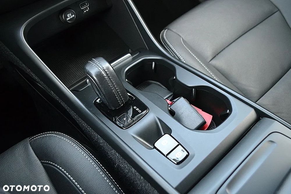 Volvo XC 40 T3 Momentum - 28