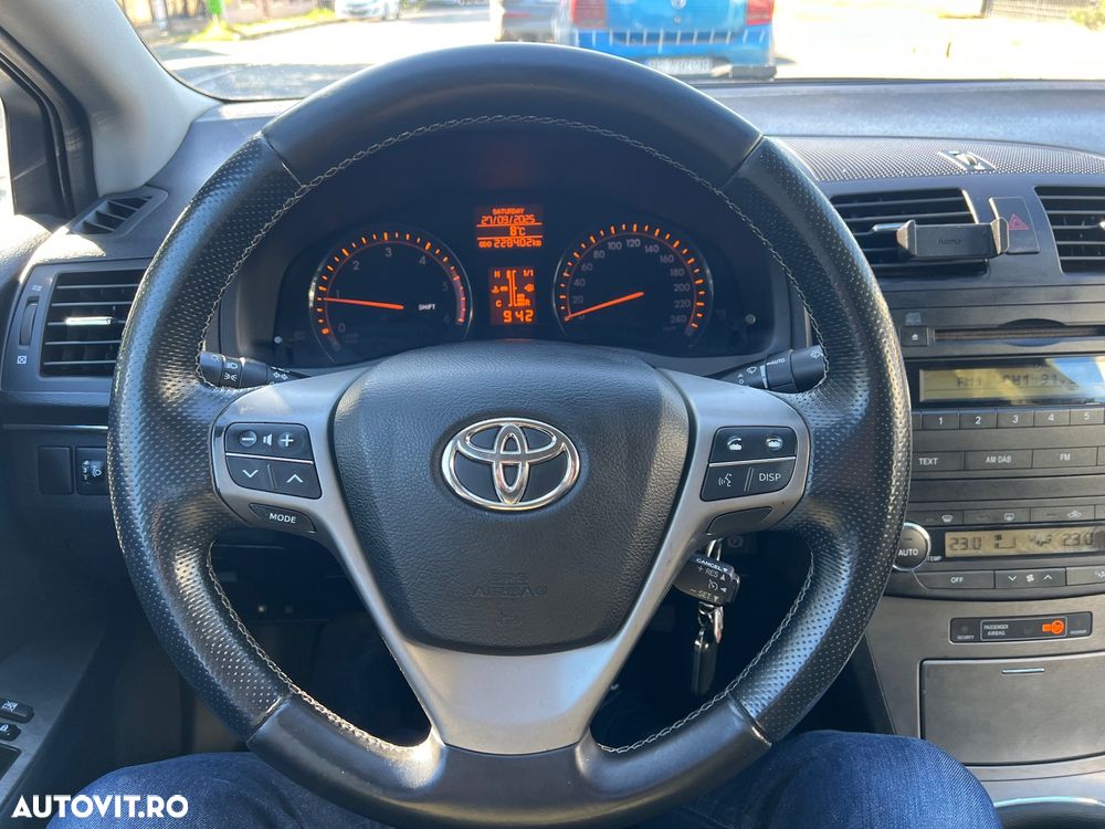 Toyota Avensis 2.0 D-4D - 7
