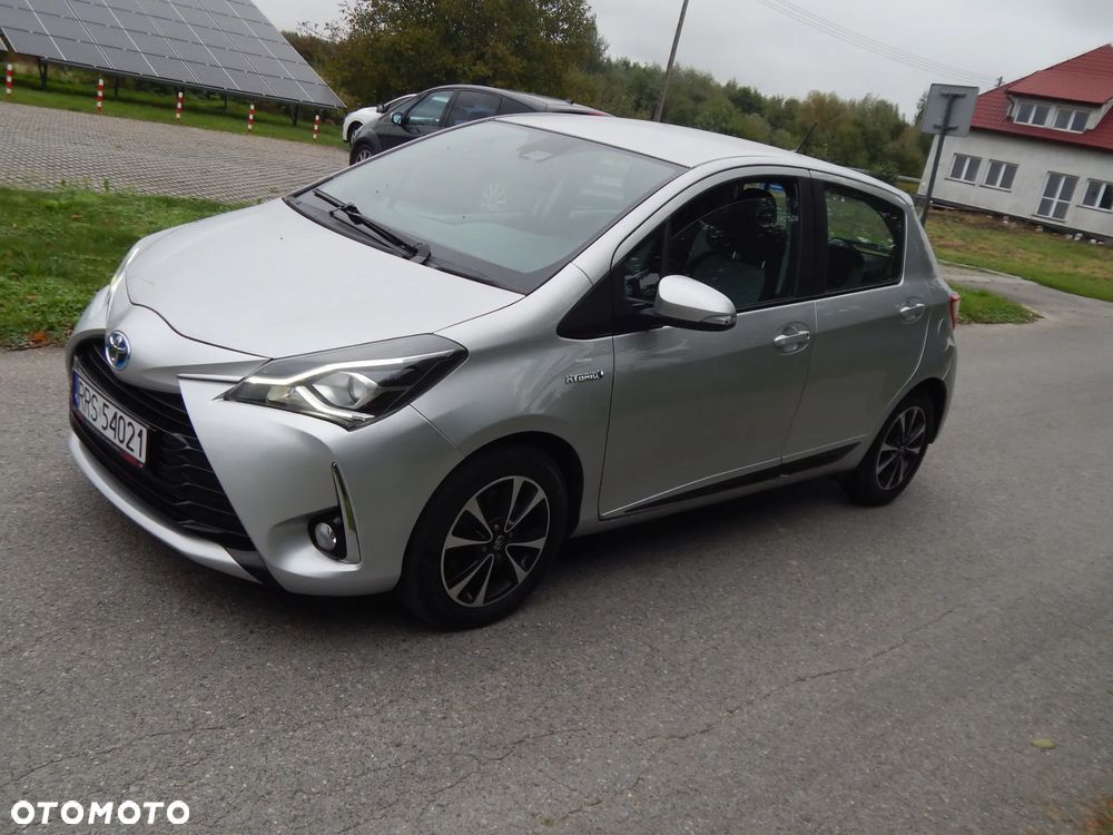 Toyota Yaris Hybrid 100 Premium - 3
