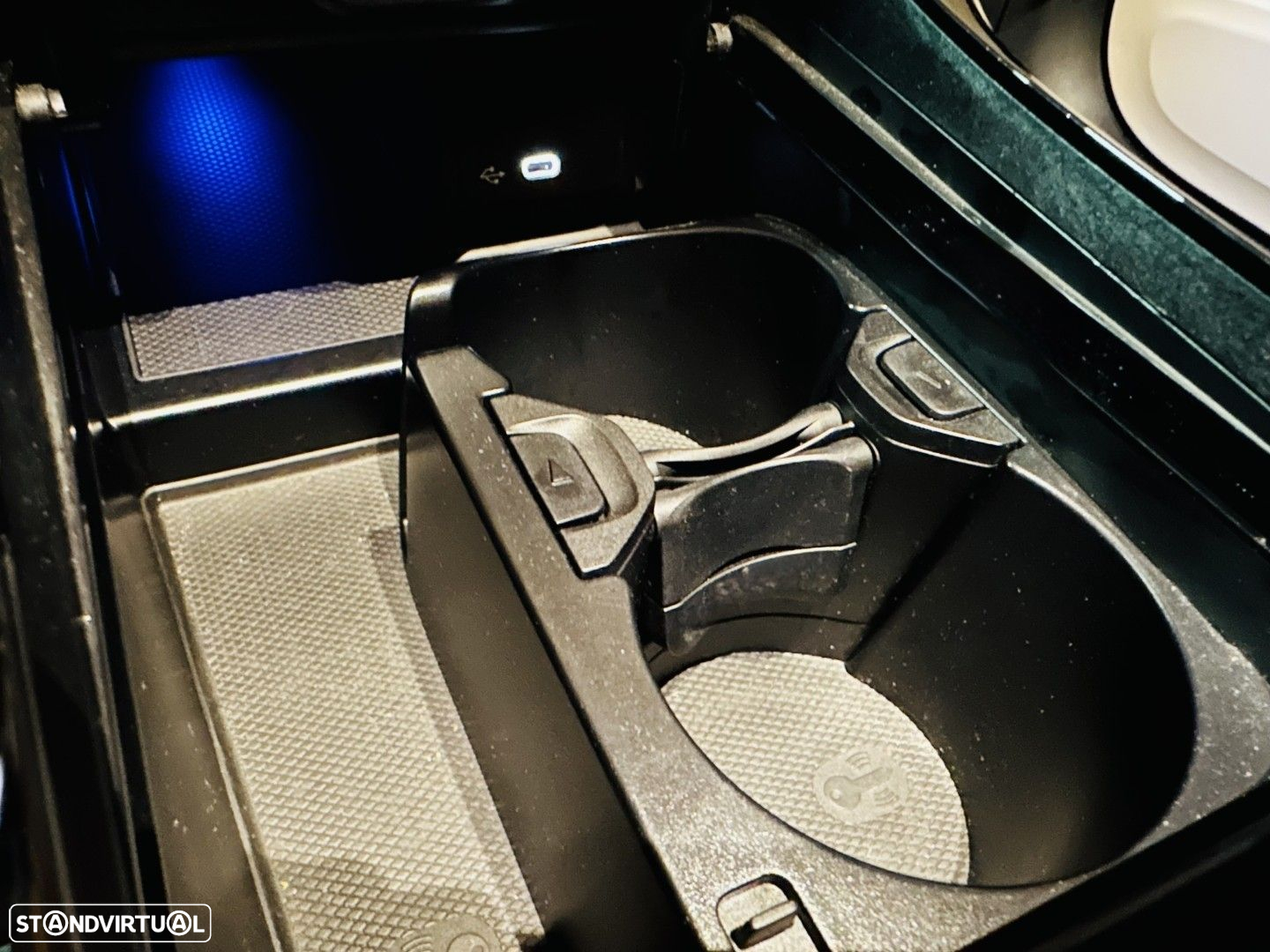 Mercedes-Benz C 300 e Avantgarde - 35