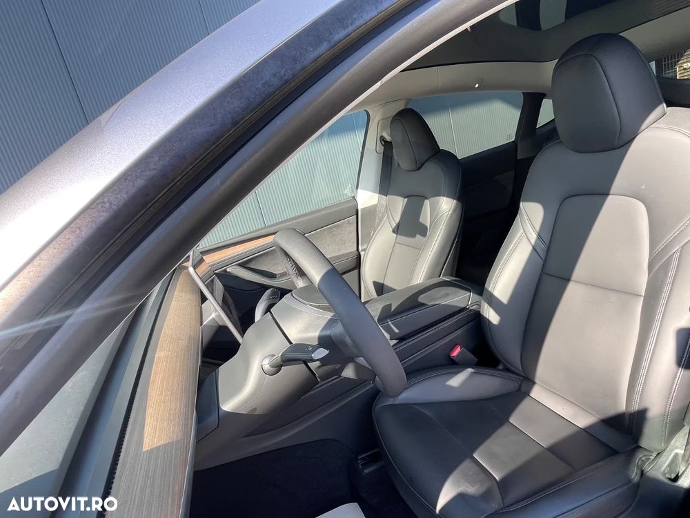 Tesla Model Y Long Range Dual Motor AWD - 10
