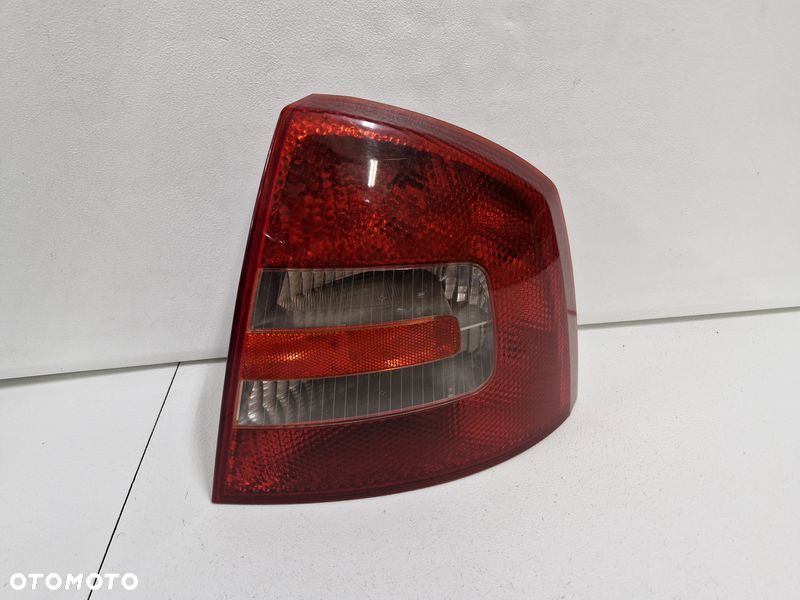 SKODA OCTAVIA II 2 LAMPA PRAWY TYŁ TYLNA 1Z5945096 - 1