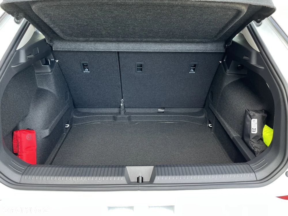 Volkswagen T-Roc 1.5 eTSI Trend DSG - 17