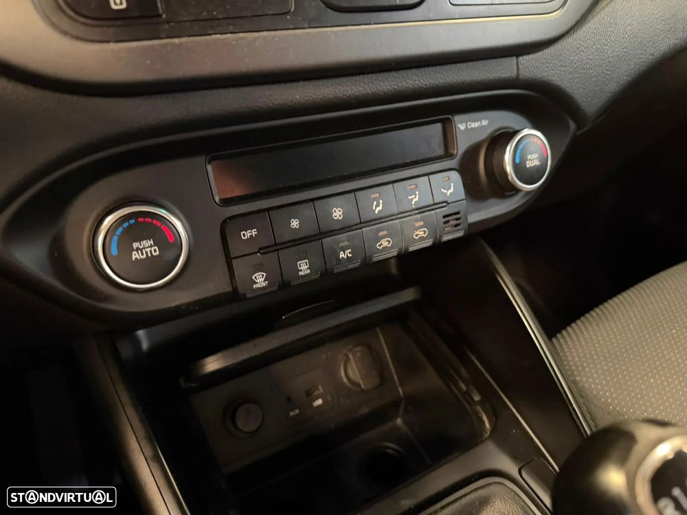 Kia Carens - 25