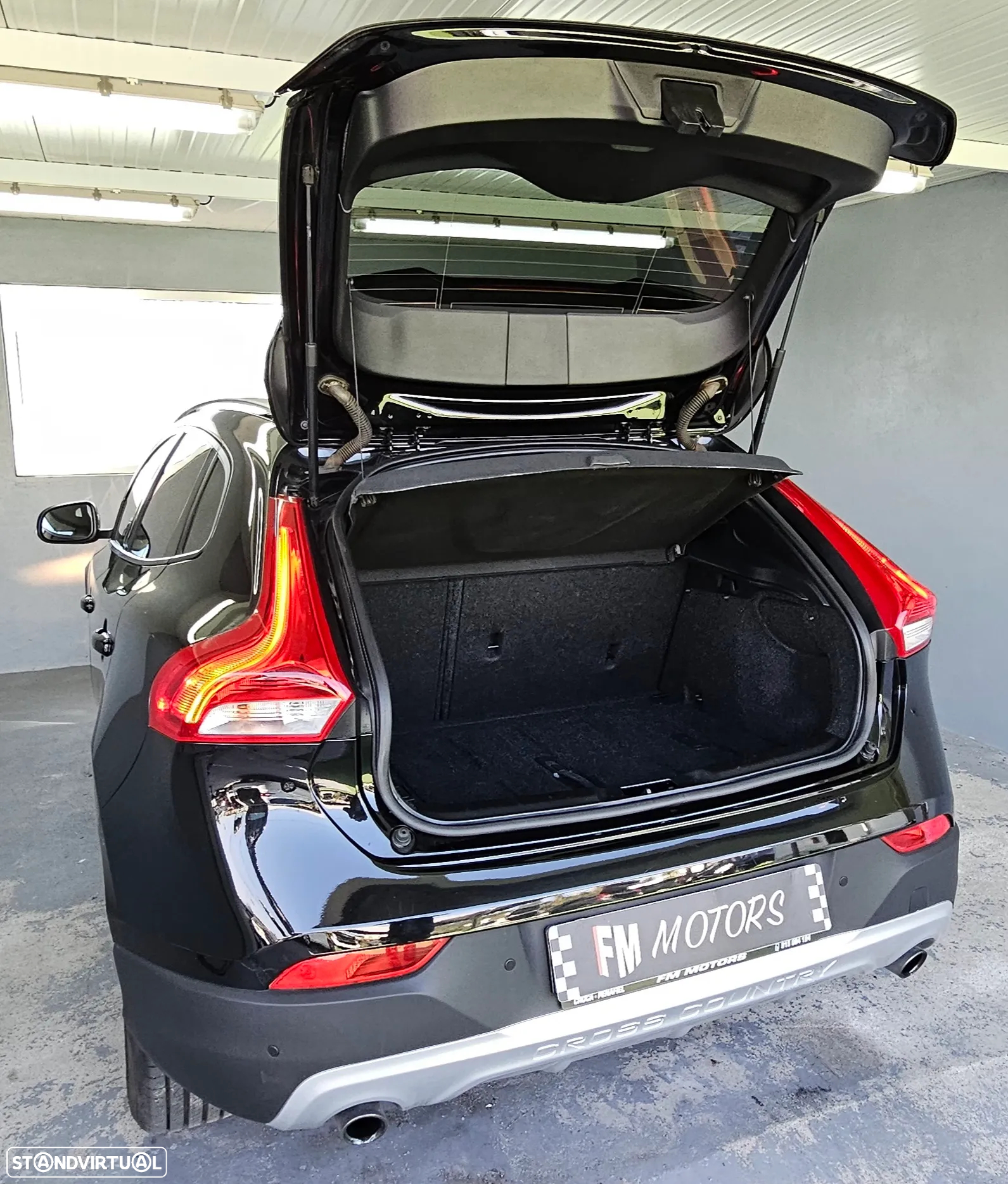 Volvo V40 Cross Country 2.0 D3 Kinetic - 41