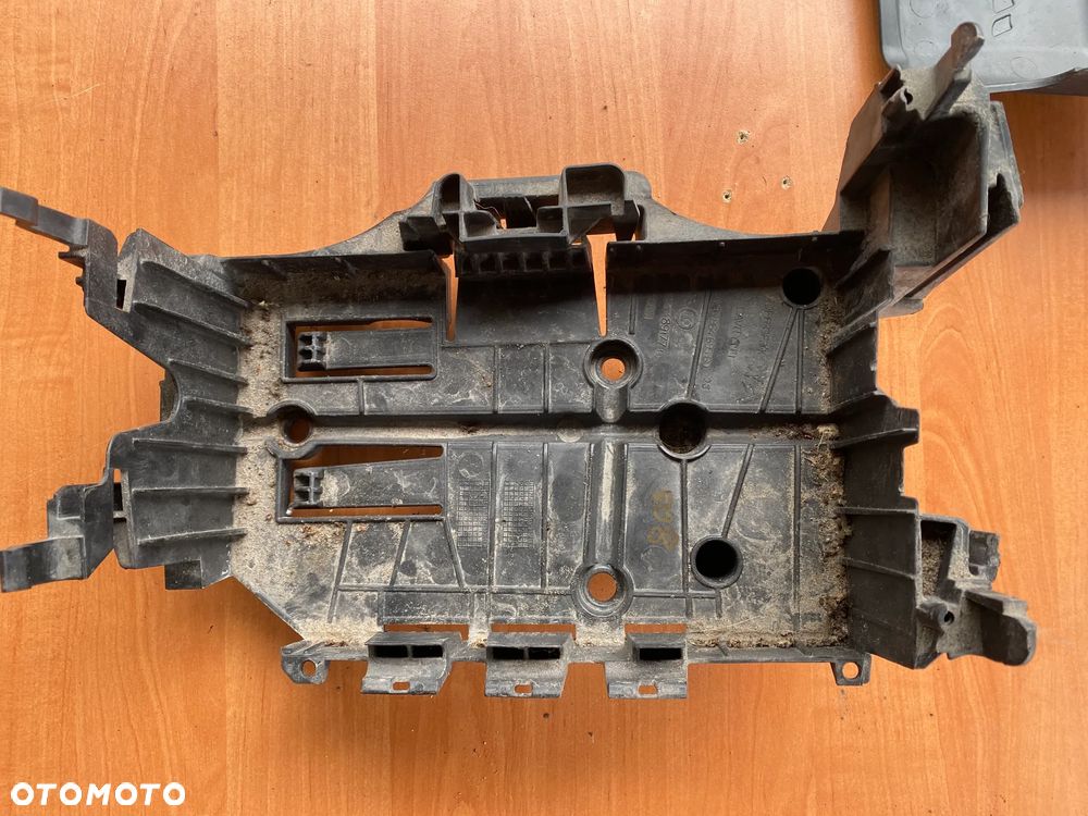 PODSTAWA AKUMULATORA PEUGEOT 508 9686469580 - 2