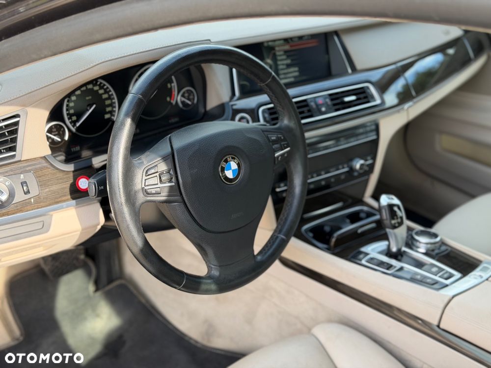 BMW Seria 7 - 12