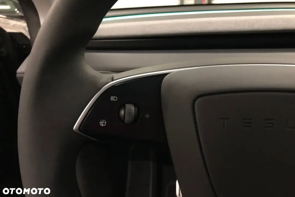 Tesla Model Y Premium Long Range RWD - 13