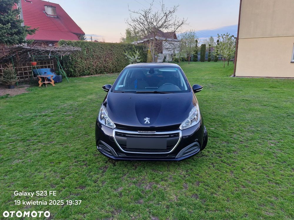Peugeot 208 - 8