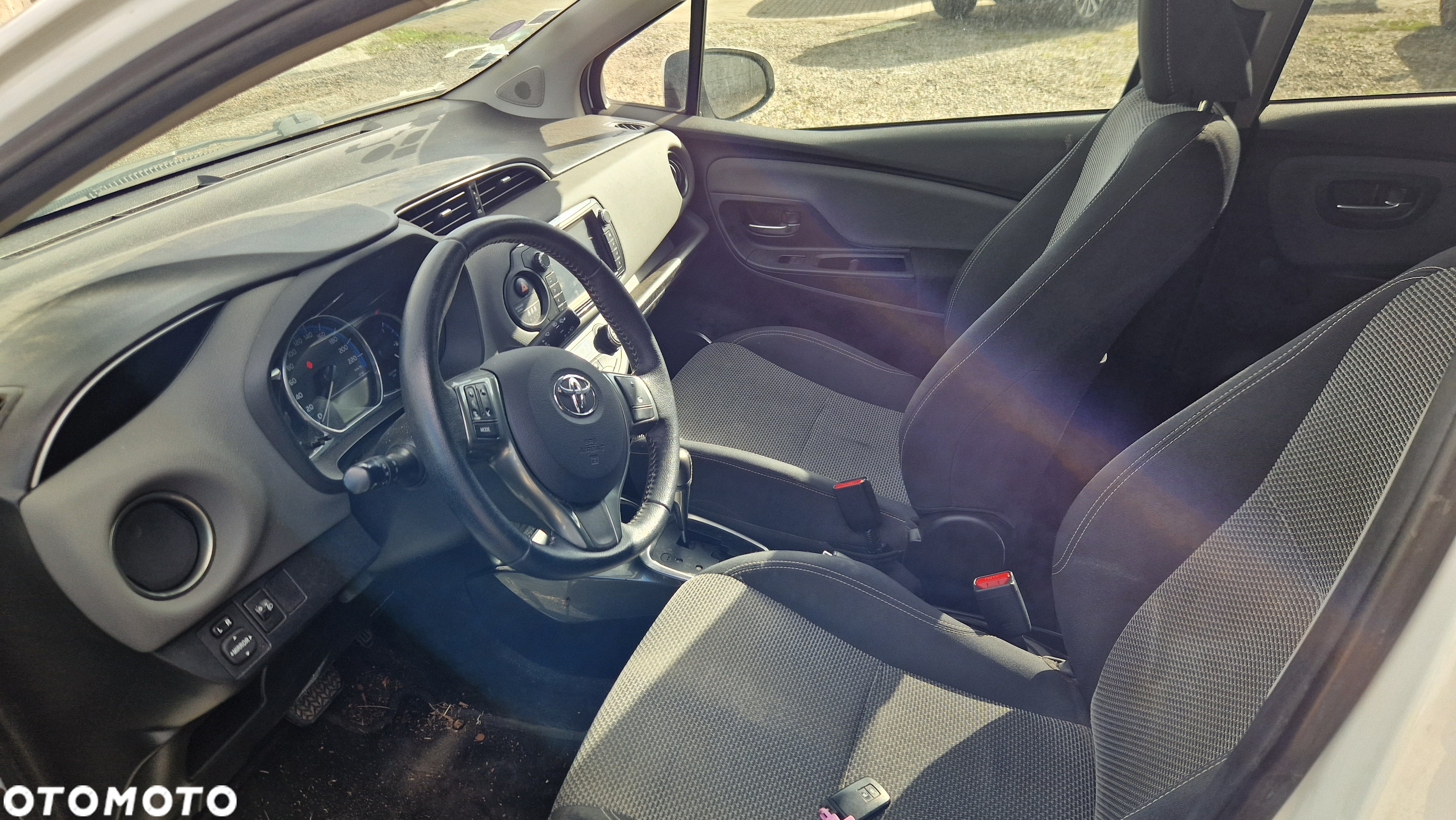 Toyota Yaris Hybrid 100 Dynamic EU6 - 3