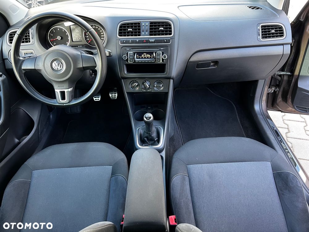 Volkswagen Polo 1.4 16V Comfortline - 24