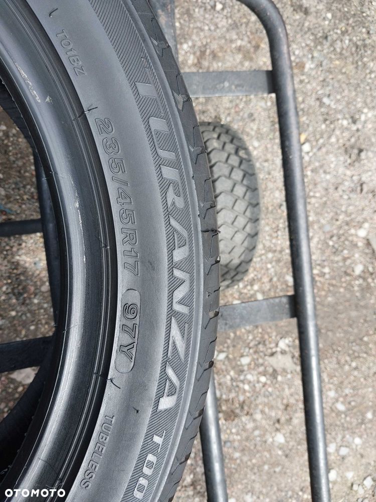 Opony letnie 235.45.17 Bridgestone 7-8mm Montaż - 3