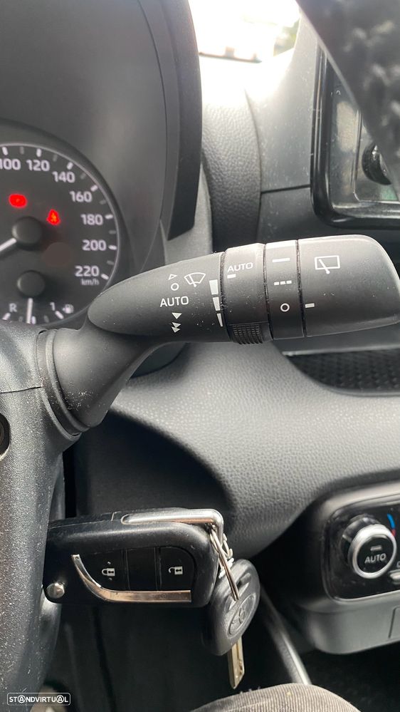 Toyota Yaris 1.5 HDF Comfort - 32